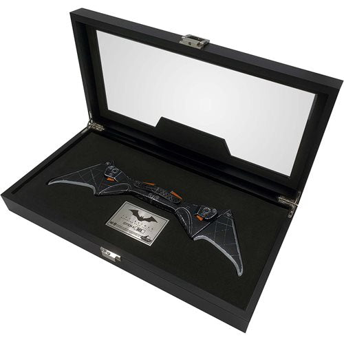 Factory Entertainment: The Batman- Batarang Prop Replica in Display Case Ltd Edition